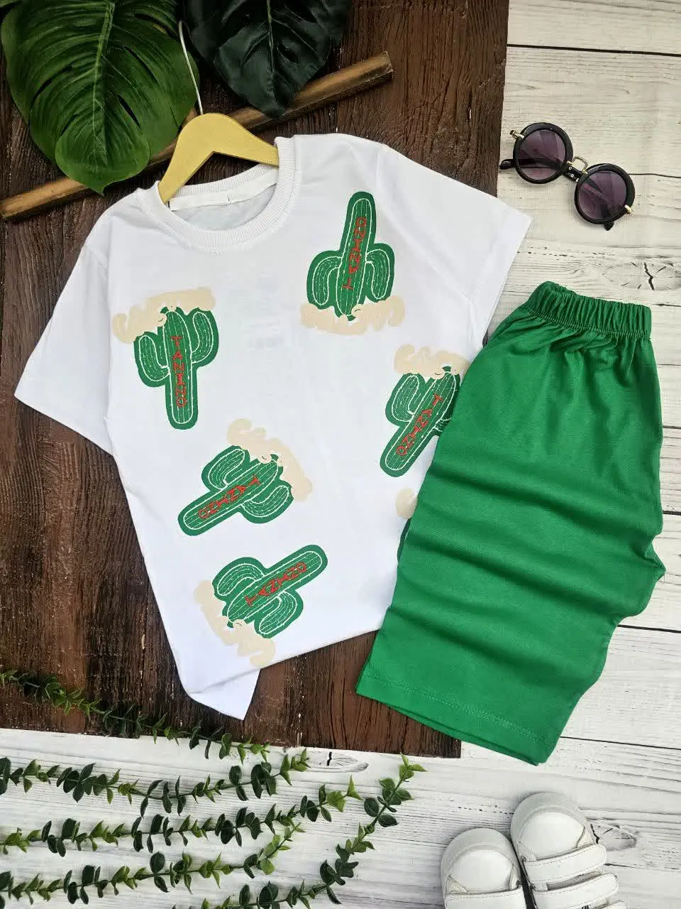 تیشرت و شلوارک کاکتوس
