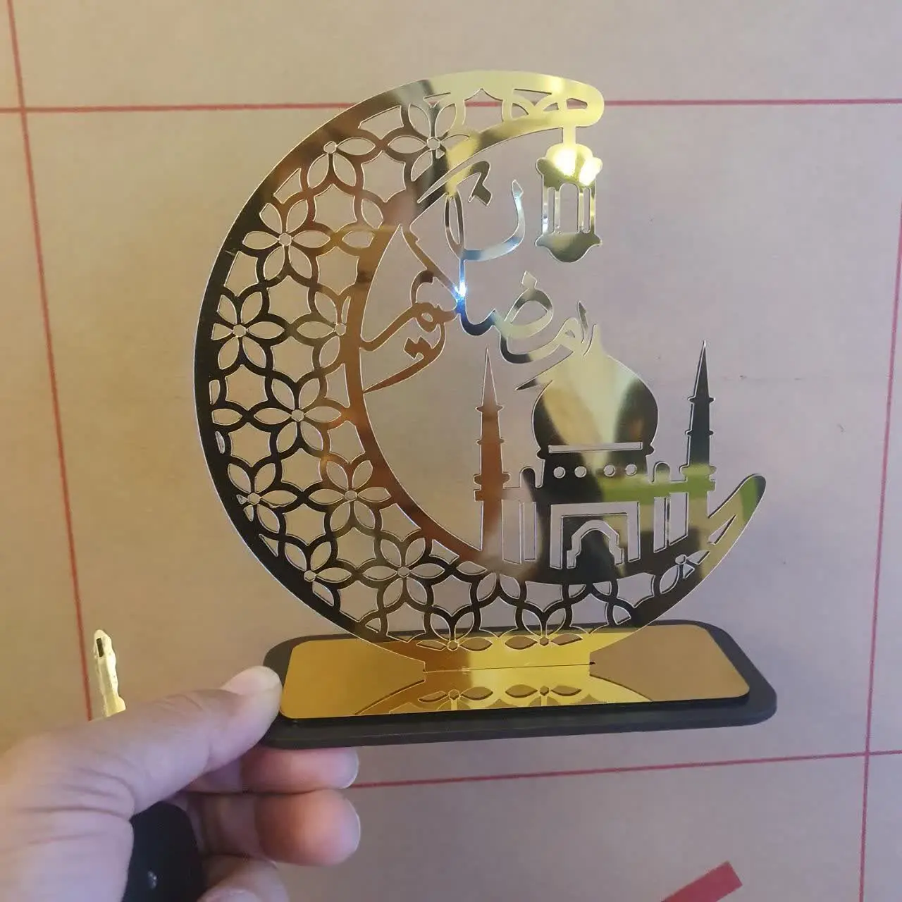 #استند دارشم داریم برای کسایی که می‌خوان بزارن رو میز 
