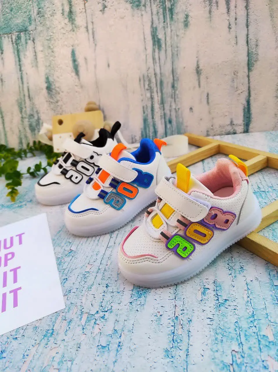 کتونی چراغدار رنگی 😍
