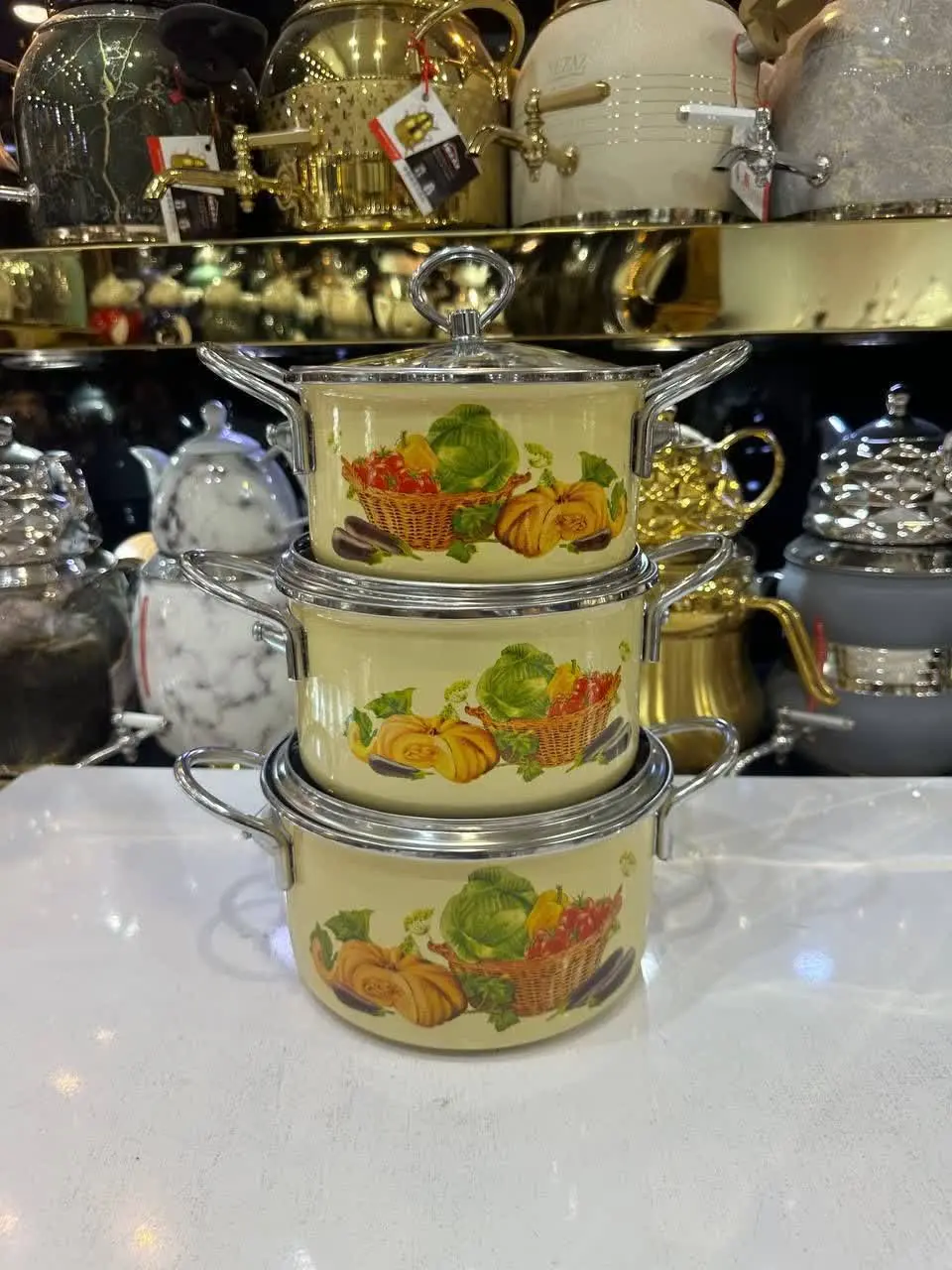 سه قابلمه لعابی طرح دار