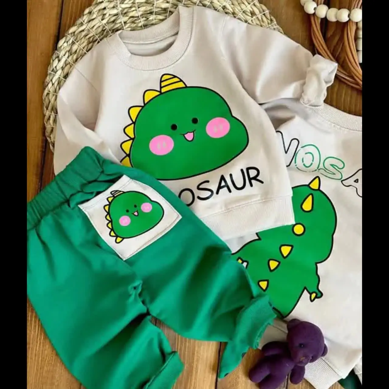 پس این بلوز شلوار دایناسوری...