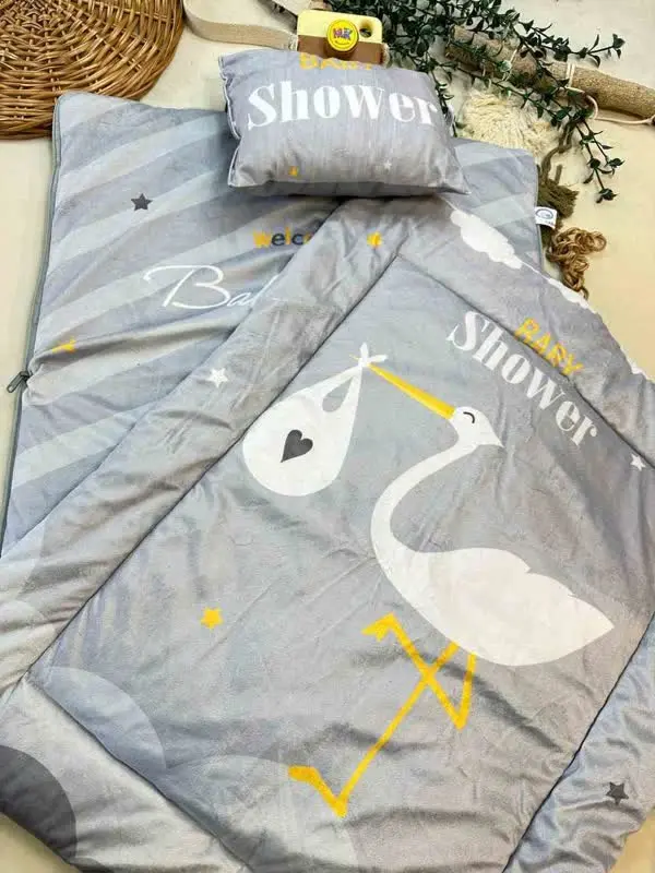 ست رخت خواب مخمل مسافرتی طرح لک لک طوسی نوزادی و کودک کد ۲۲۰۱۴ 
