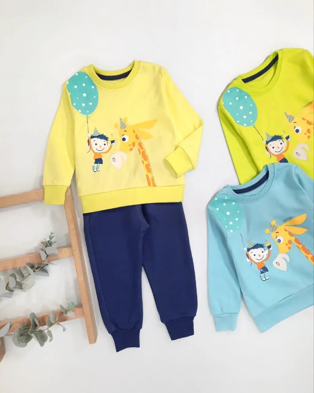 آبی روشن ۳۴ سال 
