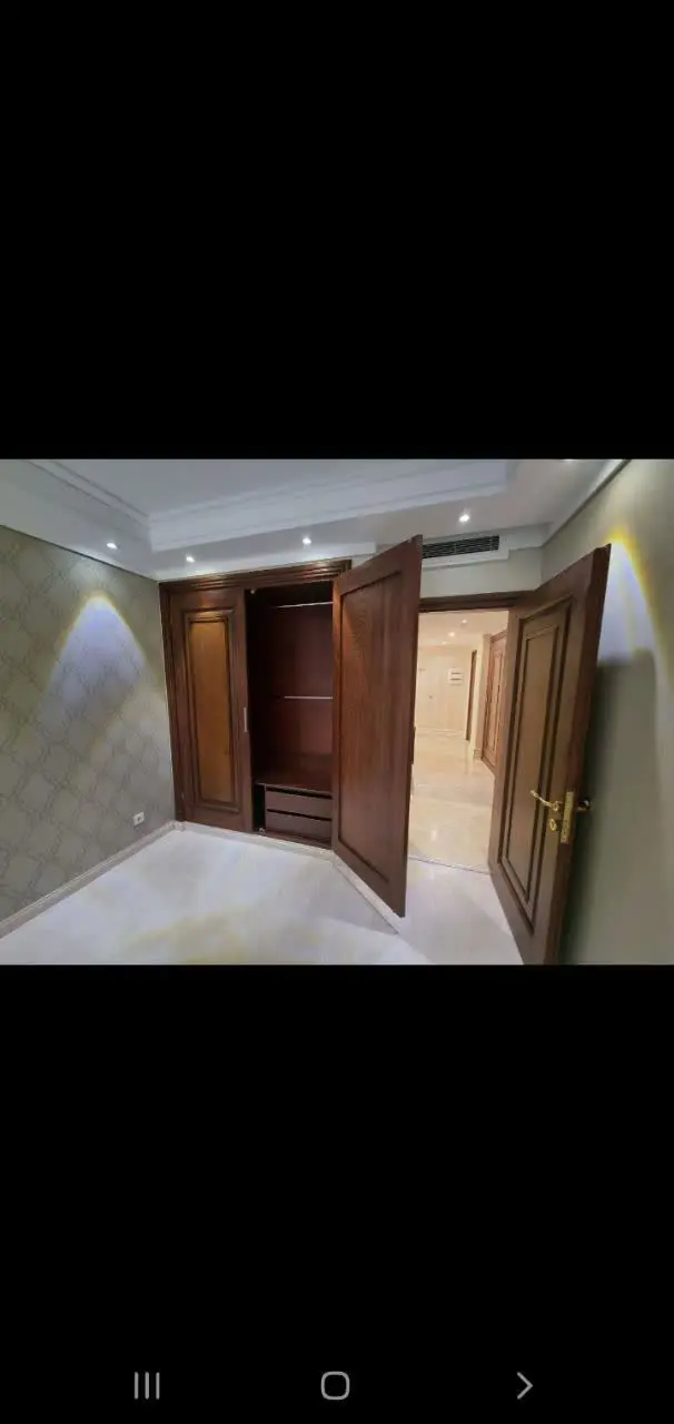 درب کمد دیواری
