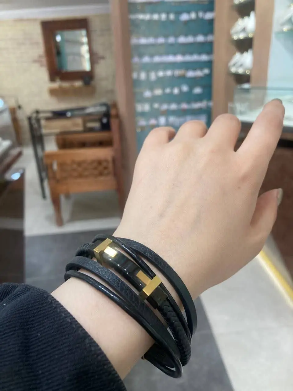 دستبند چرمی ۳ لاین
