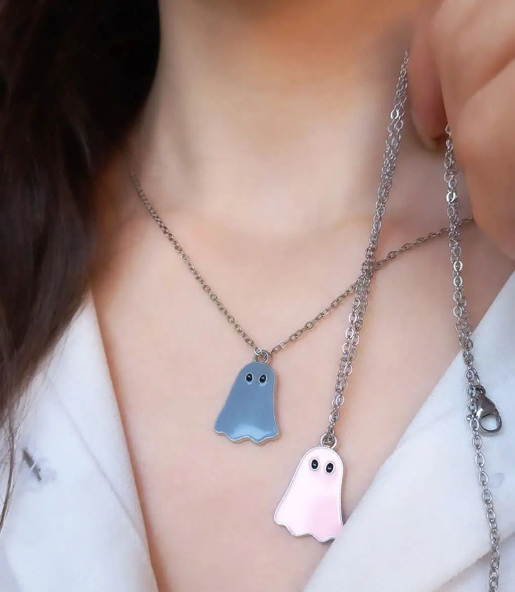 همون گردنبندخوشگل و بانمکی...