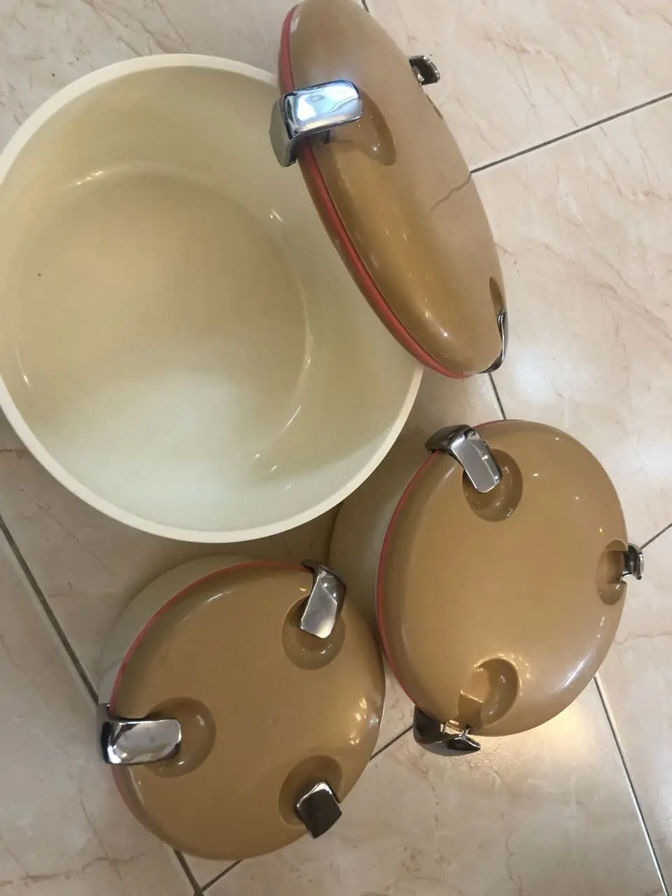 این ظرفها خیلی قدیمی نو واص...