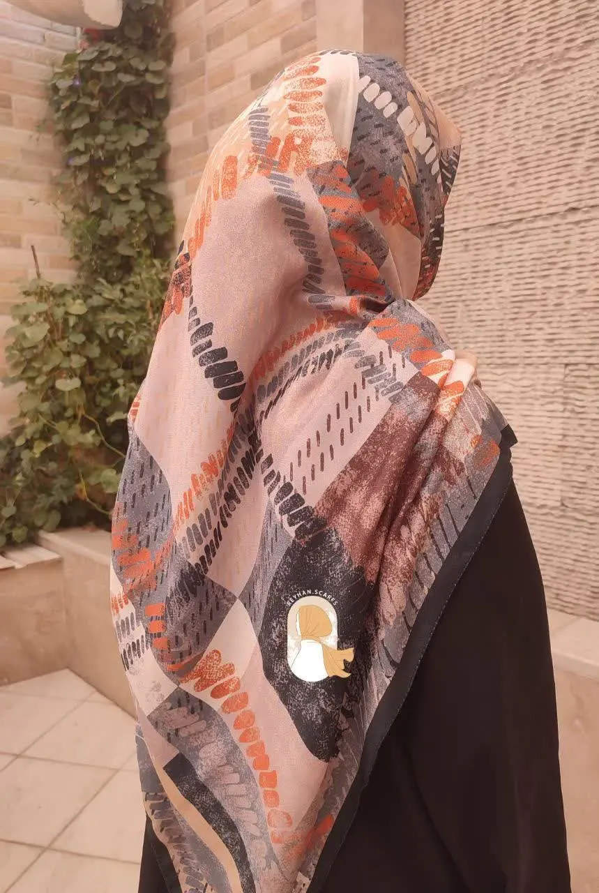 اگه دنبال روسری طرحدار خوشگل و پاییزه میگردی این روسری‌ها مخصوص خودته 💛💚
