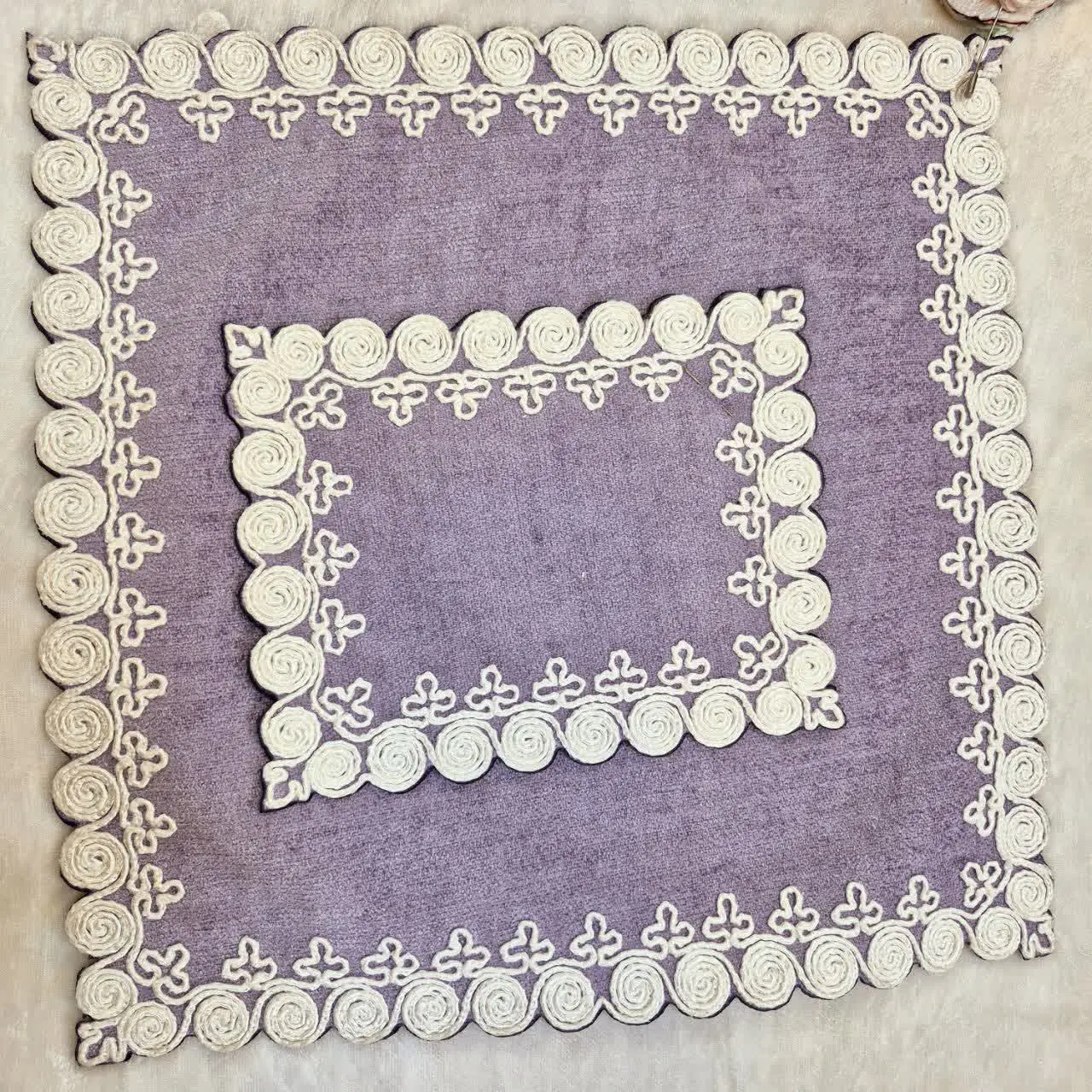 اندازه حدود ۳۵در۳۵ سانت