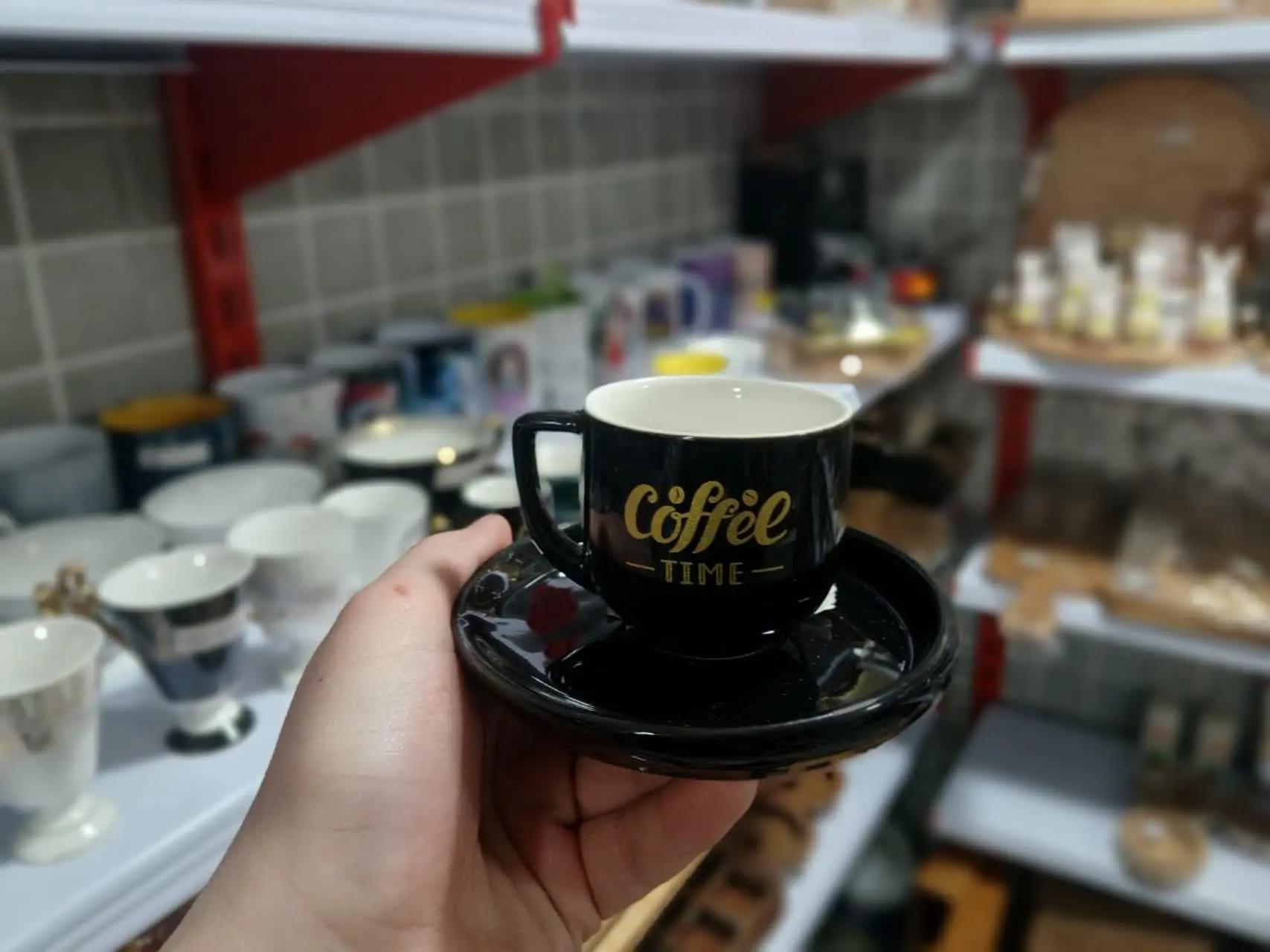 شات قهوه خوری با نلبکی 
