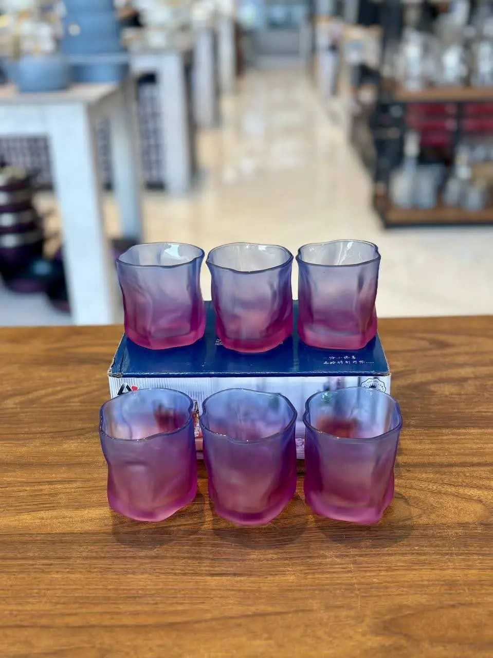 نیم لیوان دفرمه رنگی، ساده...