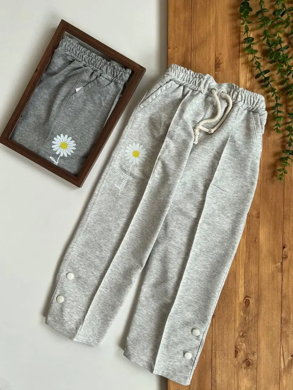  تنخورش خیلی قشنگ و چاپ بابونه جذاب داره
