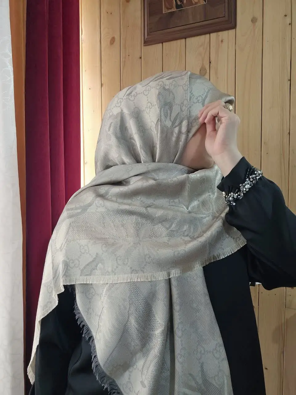 رنگ بژ و نقره‌ای 
