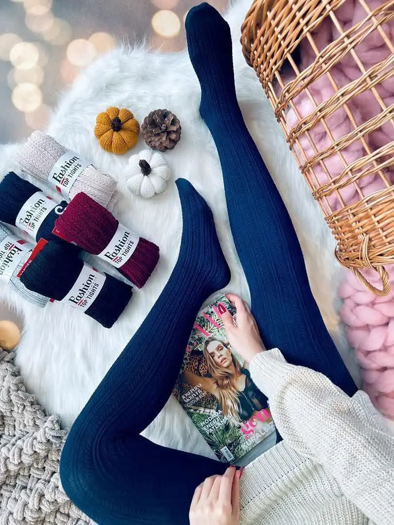 فصل عاشقی و جوراب شلواری‌های رنگی با دامنای قشنگ
