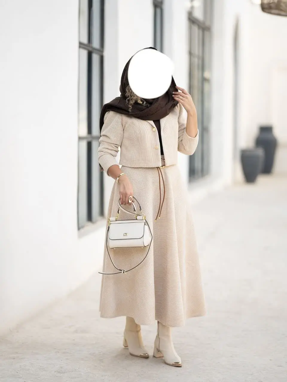 ببین این کت و دامن با چ جنس...