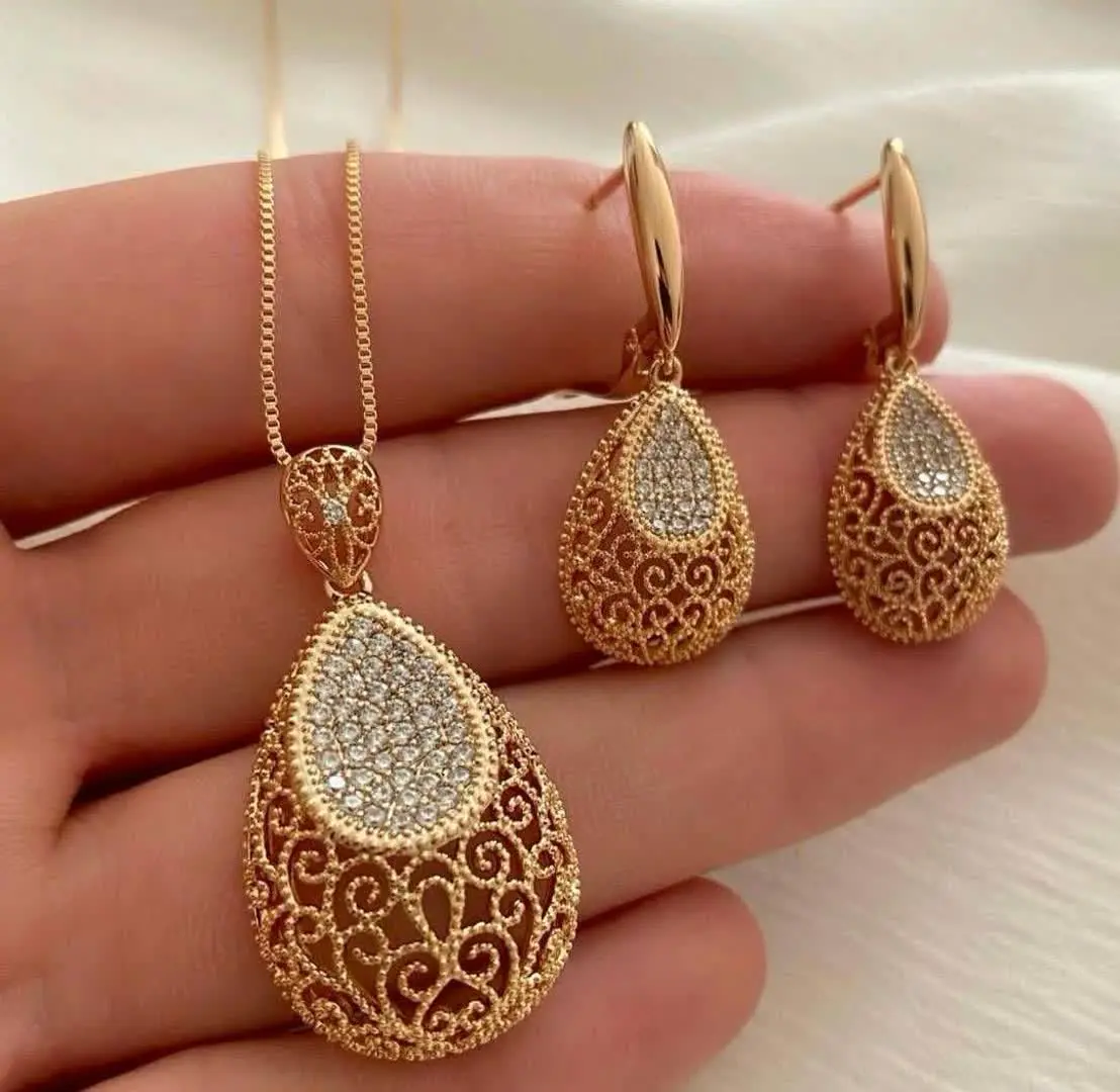 یه مدل خیلی #اصیل تراش دار که از وسط #نگین_کاری شده 💫
