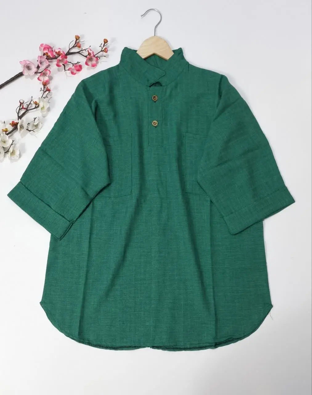 🌸یه #تونیک خوشگل و خنک با پارچه #شانتون زیپی که دوتا جیب کاربردی داره و استین کار پاکتی، و یقه کار ایستاده کار شده. 
