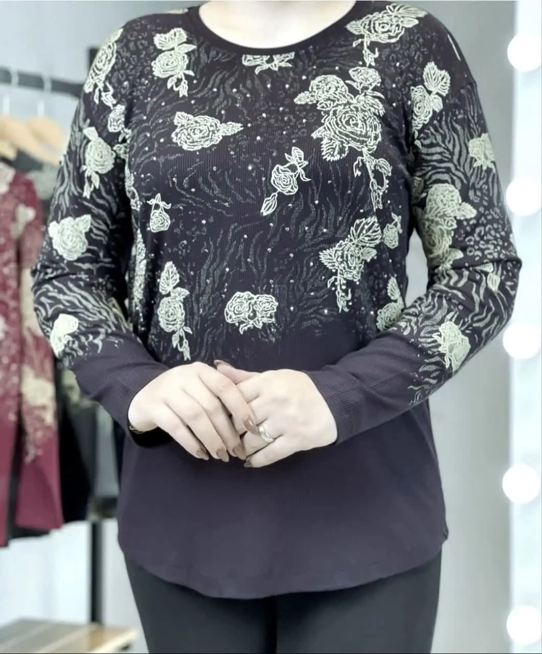 🌼بلوز طرح گل چاپی همراه نگین
