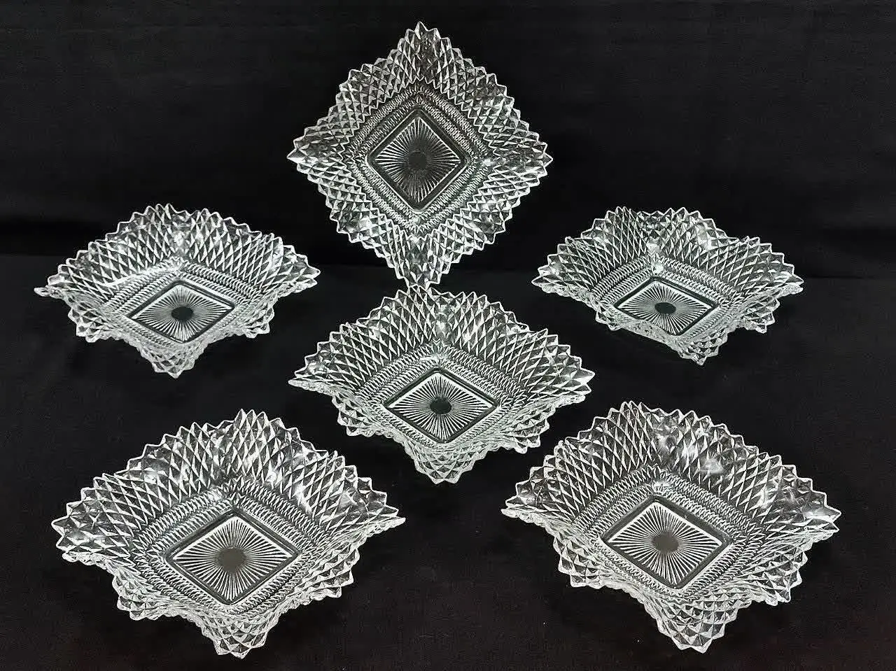 یک دست پسته خوری آمریکایی 
