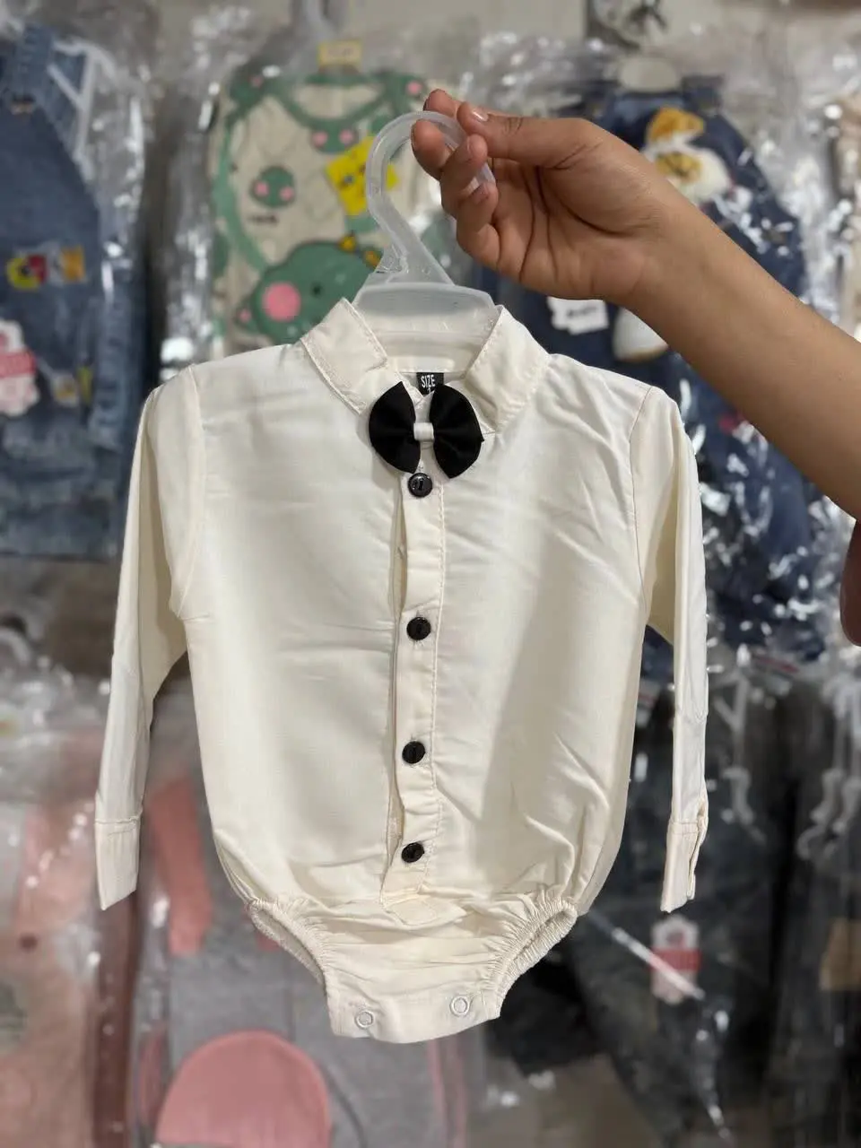 زیردکمه مجلسی کرم رنگ پسرانه 😍
