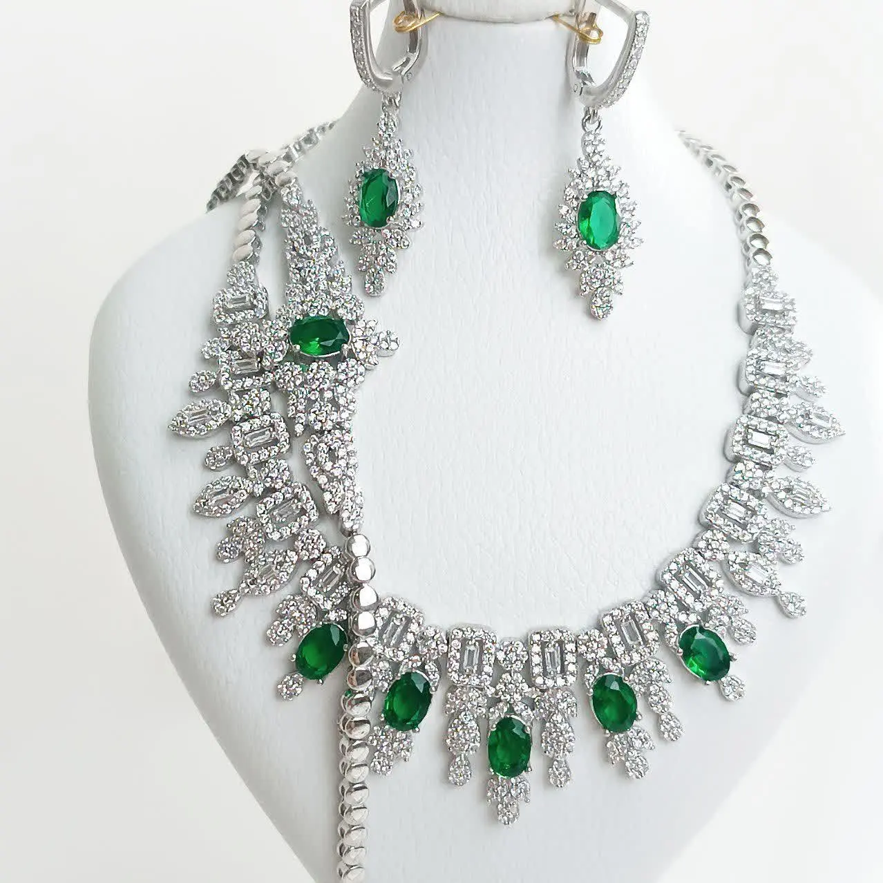 شامل پلاک، گوشواره و دستبند🌿