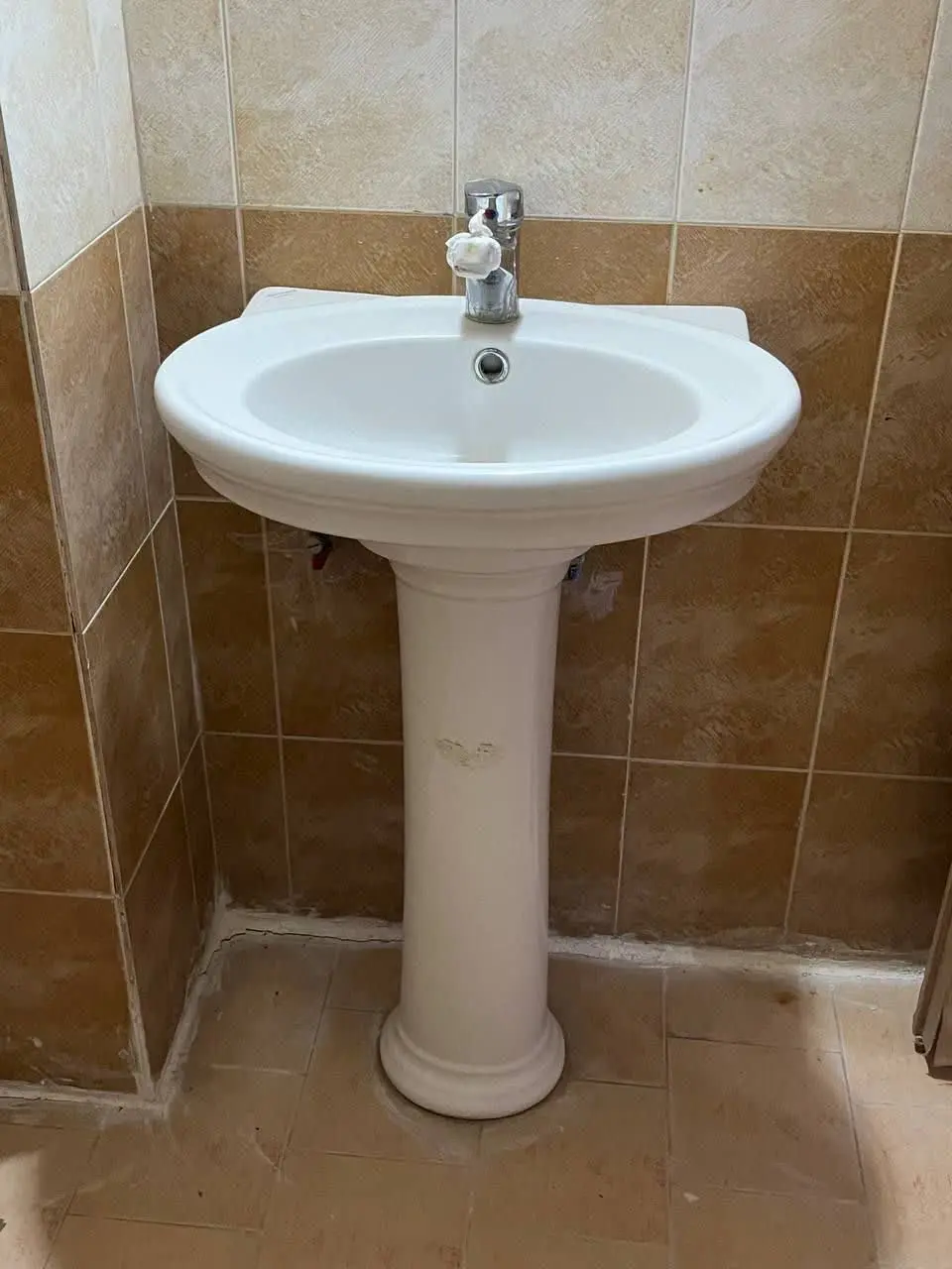 دوتا روشویی همراه شیر و ۲تا...