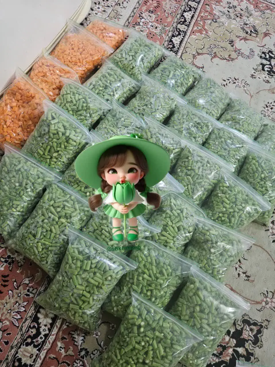 ۳۰‌کیلو لوبیا و هویج آماده کردم برای مشتری‌های عزیز
