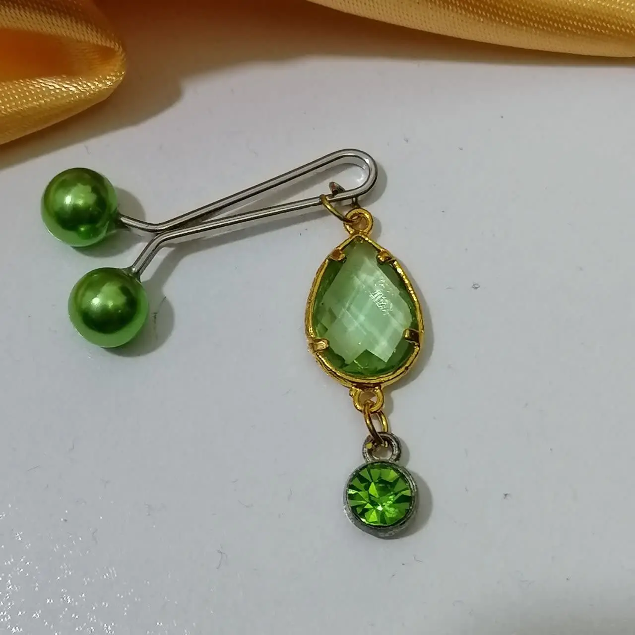 ❣گیره روسری آویزی تک نگین سبز❣