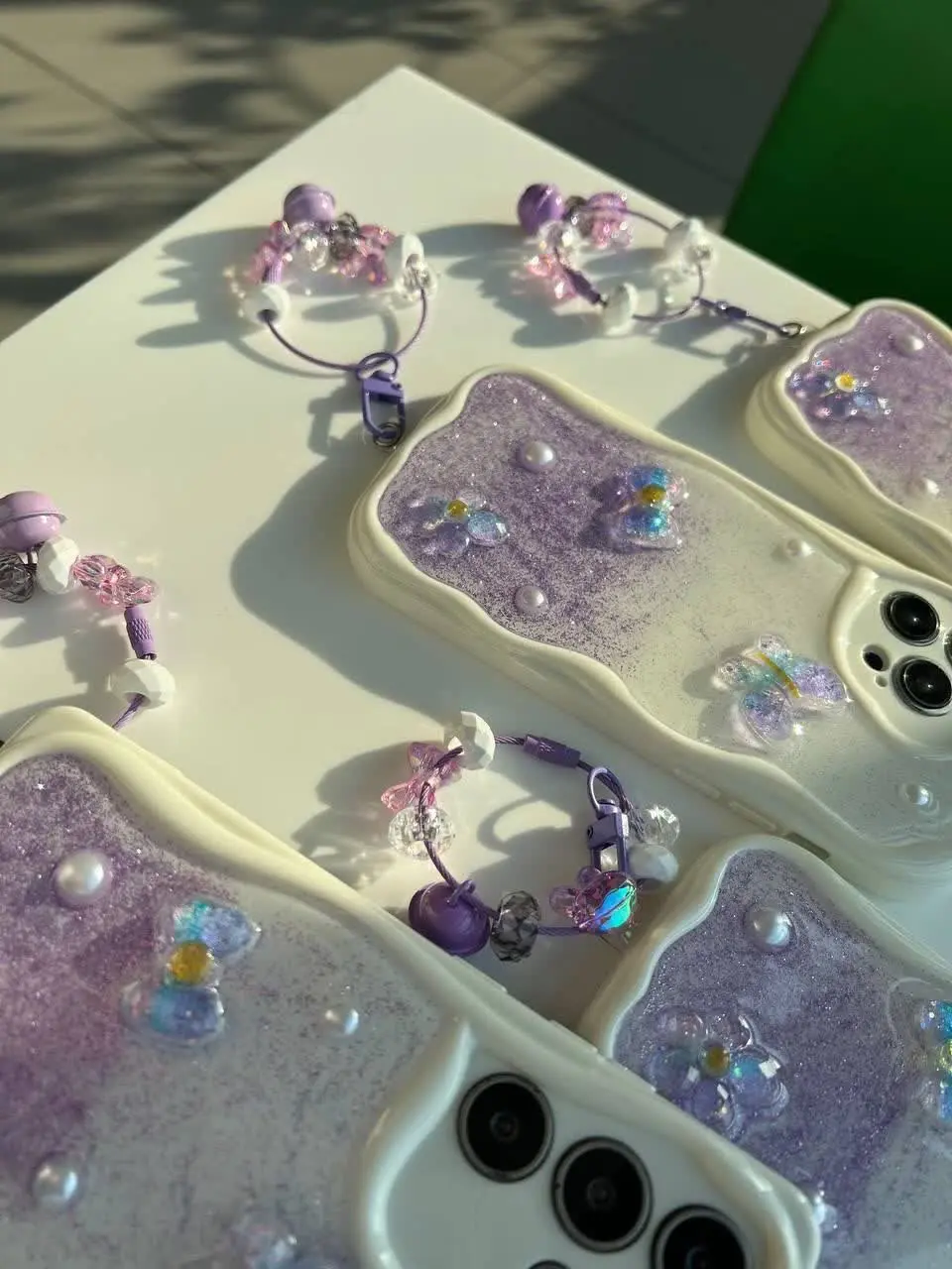 📱مدل قاب: قاب موجی شاینا گل و پروانه با آویزست مخصوص انواع #سامسونگ #شیائومی و #آیفون 
