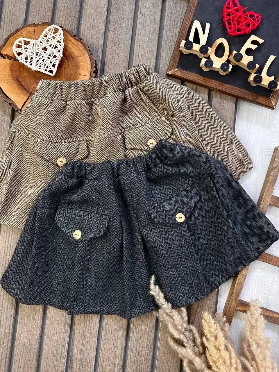 این یه دامن تک و خوشگل که با هربلوزی قابل ست شدنه🥰
