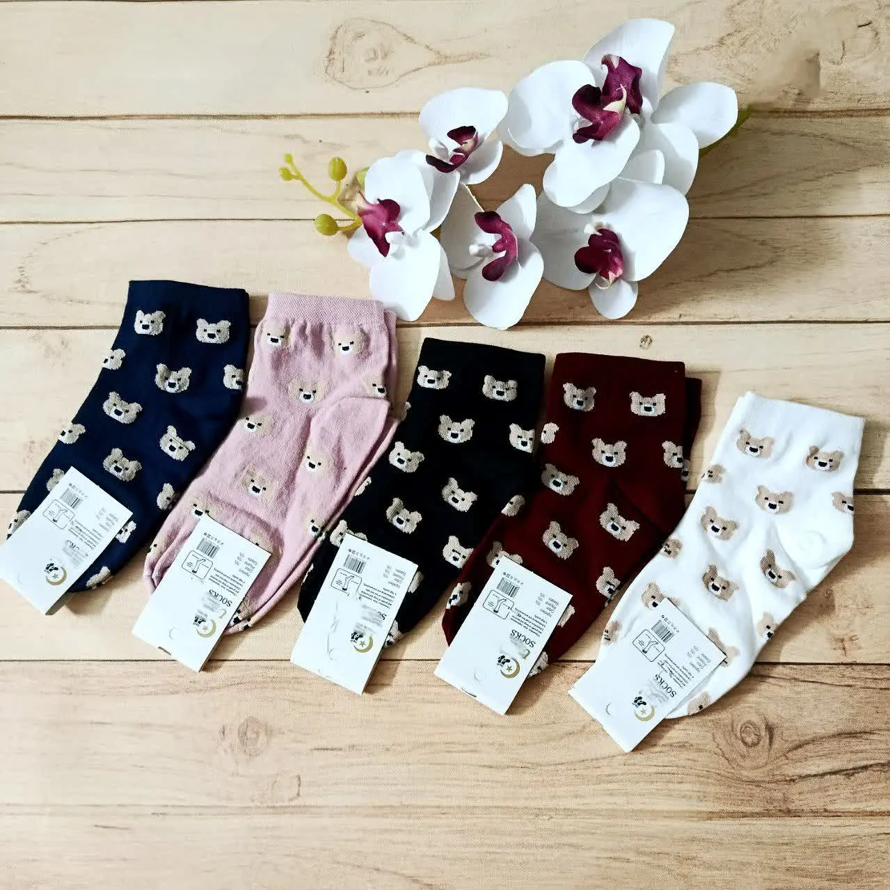 جوراب نیم ساق رو به بلند او...