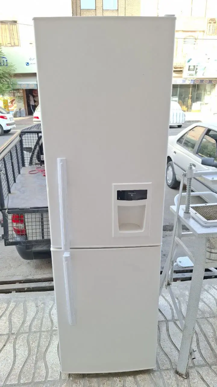 یخچال فریزر الکترواستیل کاملا سالم در حدنو بدون برفک
