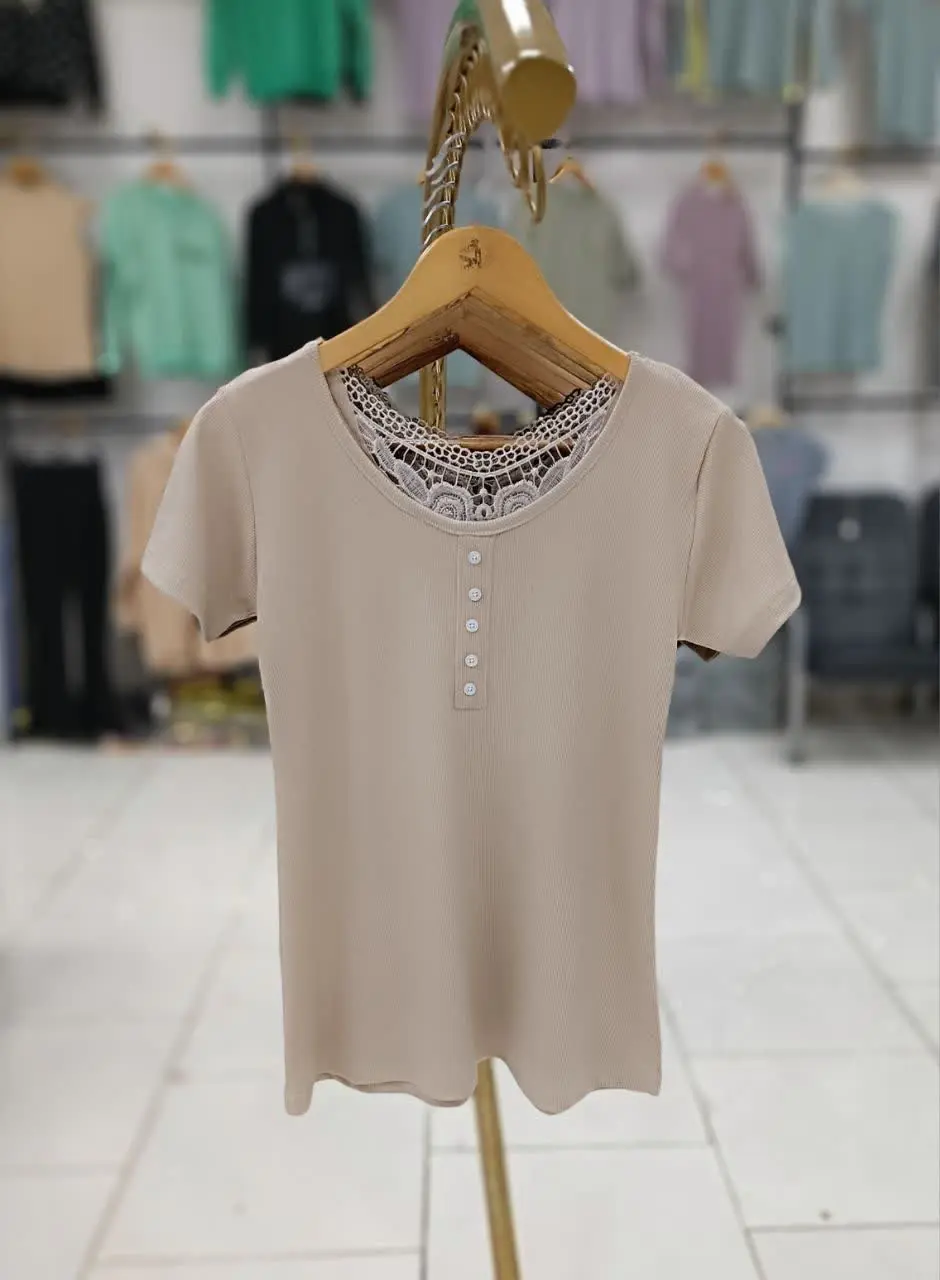 🌸 یه #عیدانه دیگه با پارچه فانریپ کبریتی که با کار گیپوری که پشتش کار شده زیبایی کار رو دوچندان کرده، پارچش متفاوت با سریای قبلی دارای کشسانی فوق العاده می‌باشد. 
