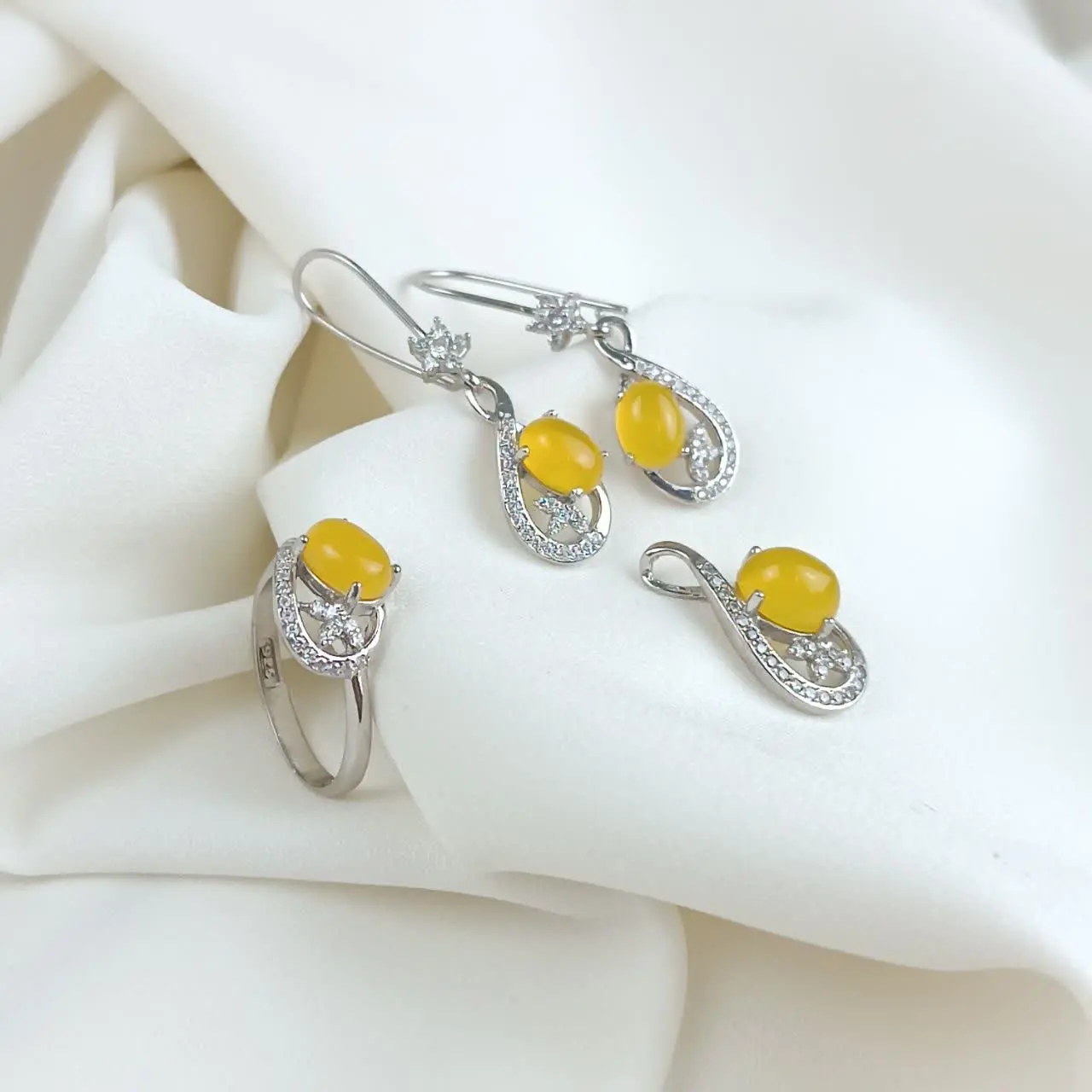 💠شامل: گوشواره و گردنی و ان...