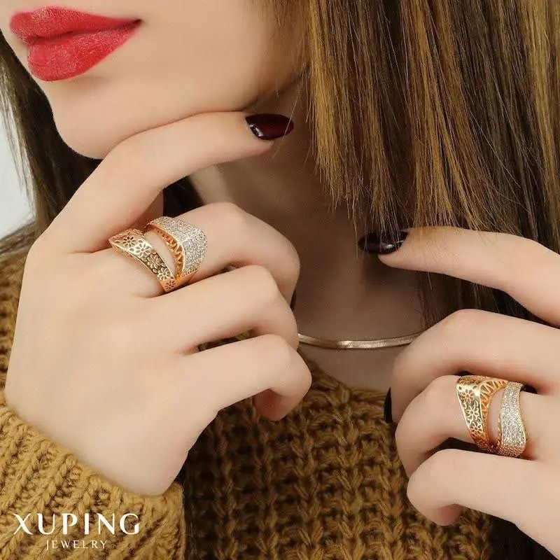 انگشتر لوکس طرح طلا از برند...