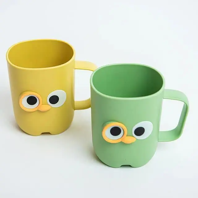 لیوان عروسکی پلاستیکی
