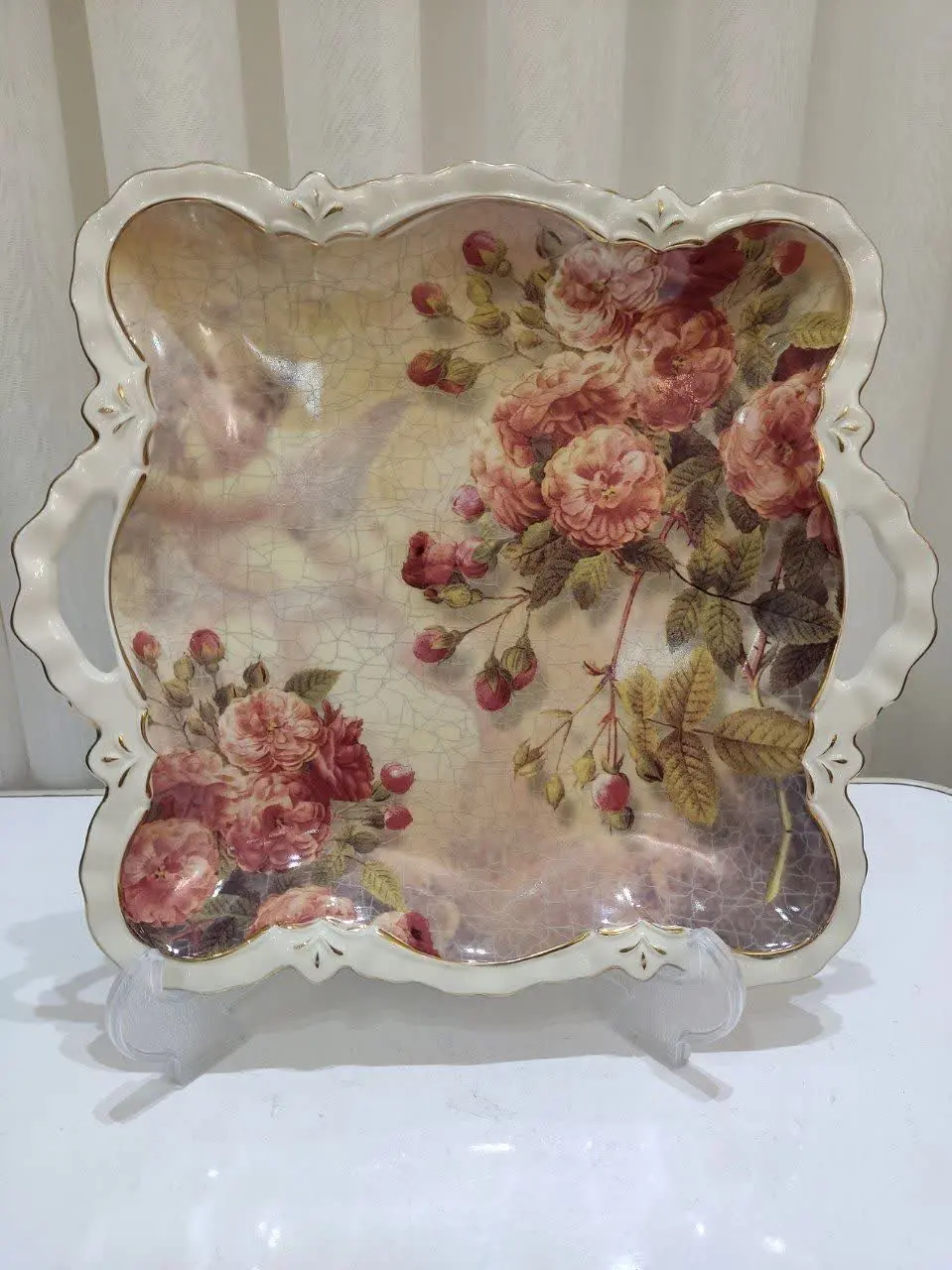 شیرینی خوری لمونژ 
