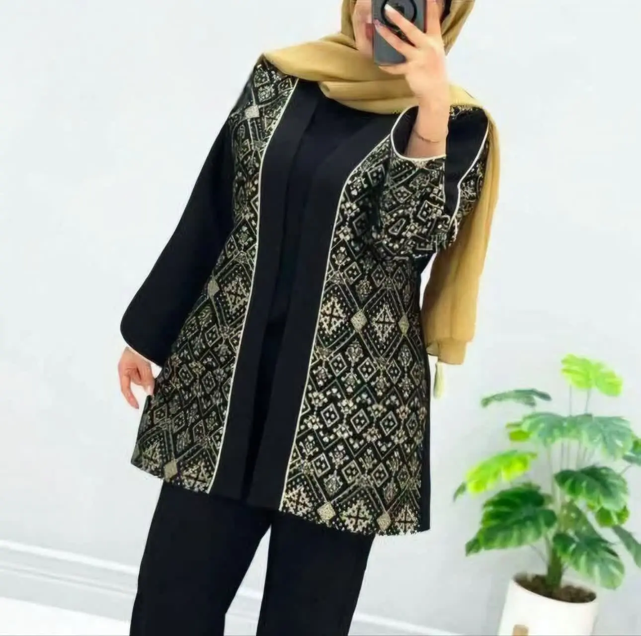 نام: #مانتو‌ کتی لانیا
