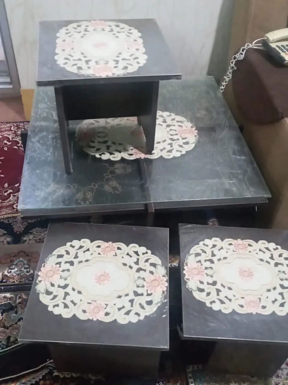 یک میز با۴ تا عسلی
