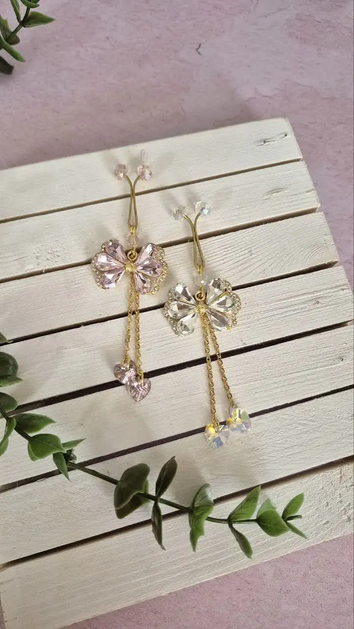 گیره انقد ادایی😍🎀
