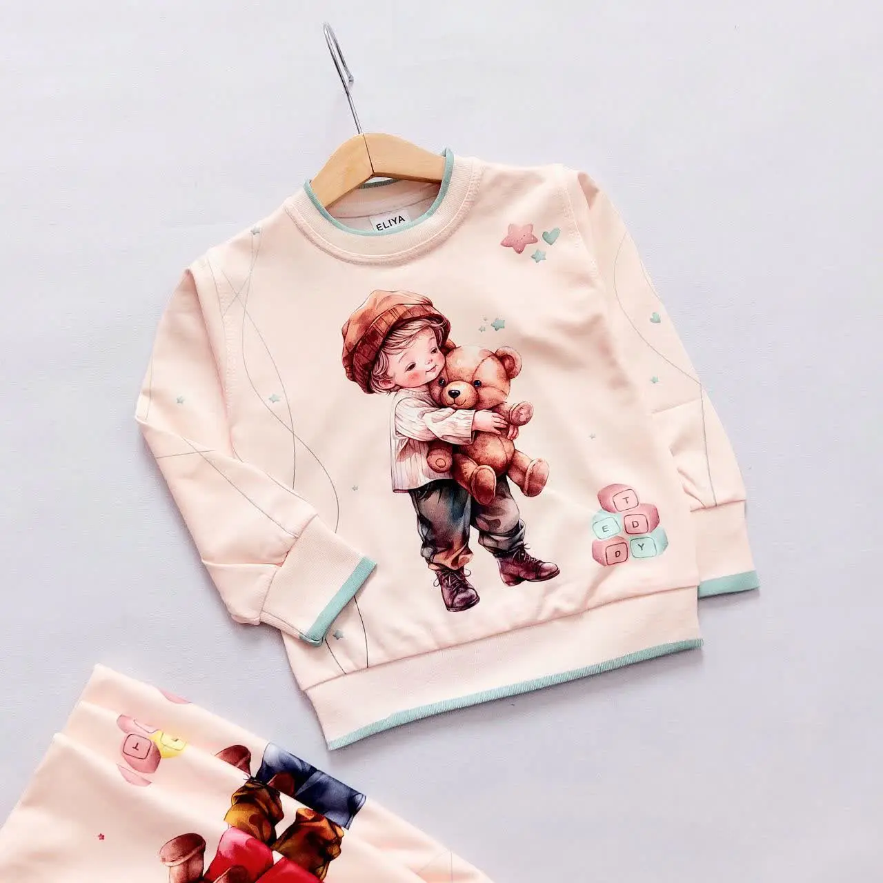 بلوز تک پسرک و تدی
