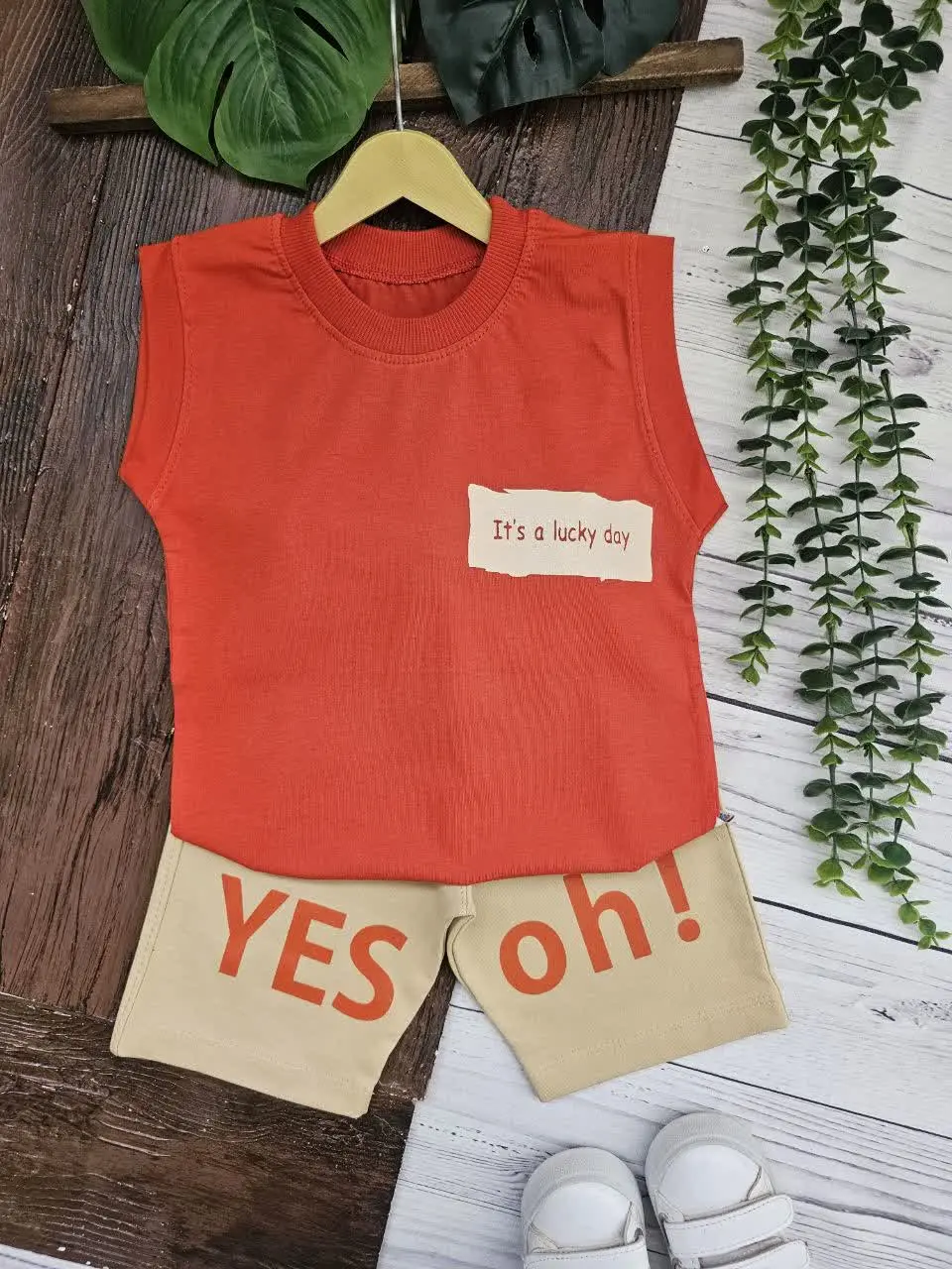 تاپ و شلوارک Lucky
