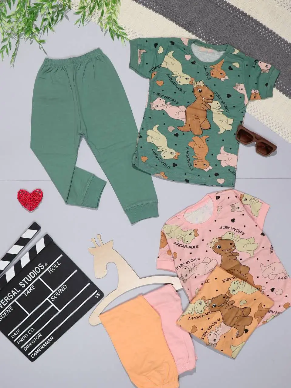 👫تیشرت و شلوار دخترانه گلدوزی دایناسور👫
