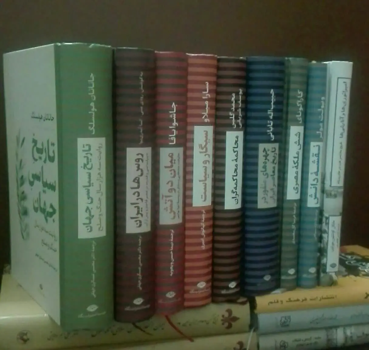 دوره‌ی نگاه تاریخی-سیاسی 
