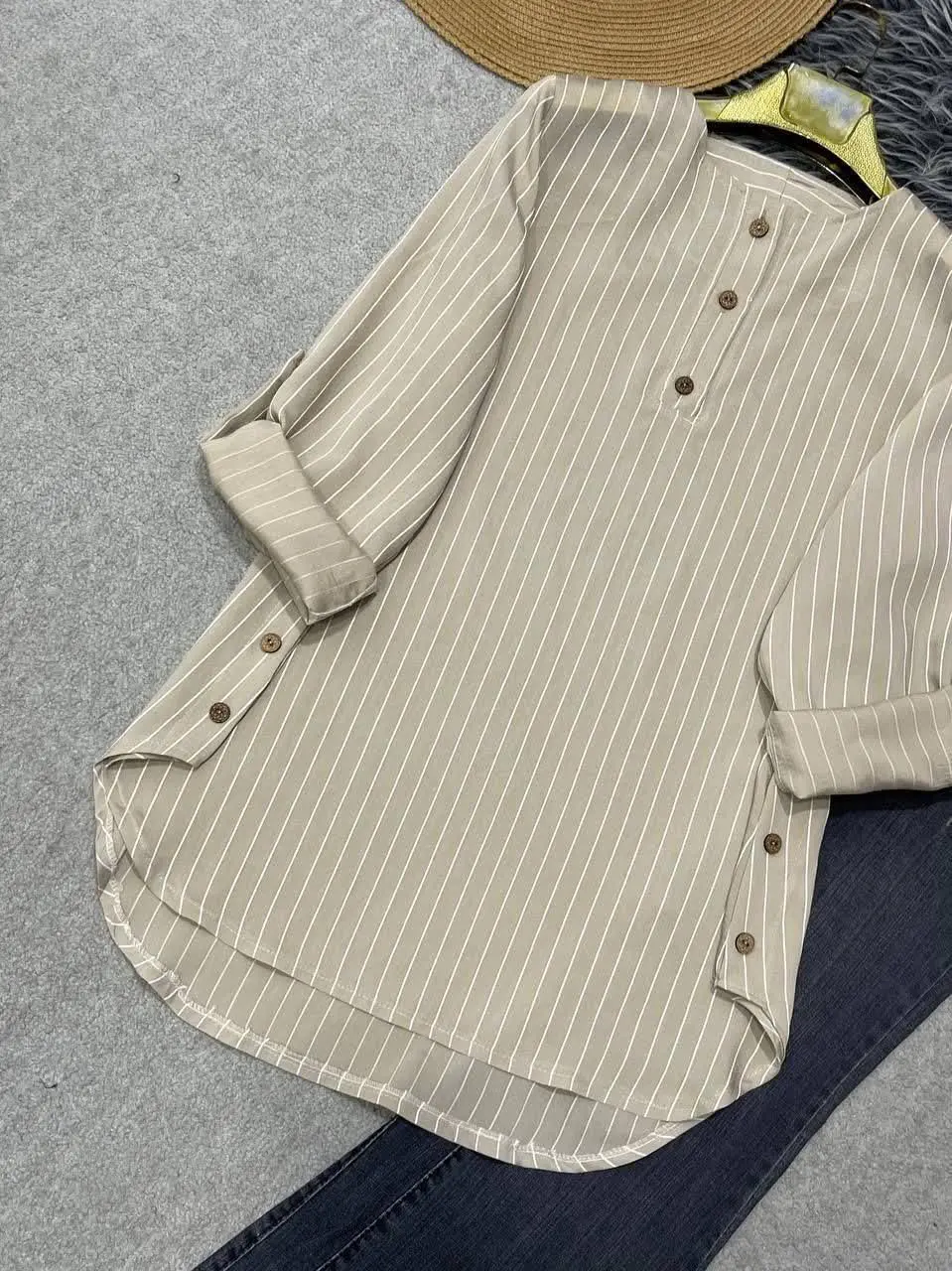 🌻نام: شومیزمانتویی پلوتی
