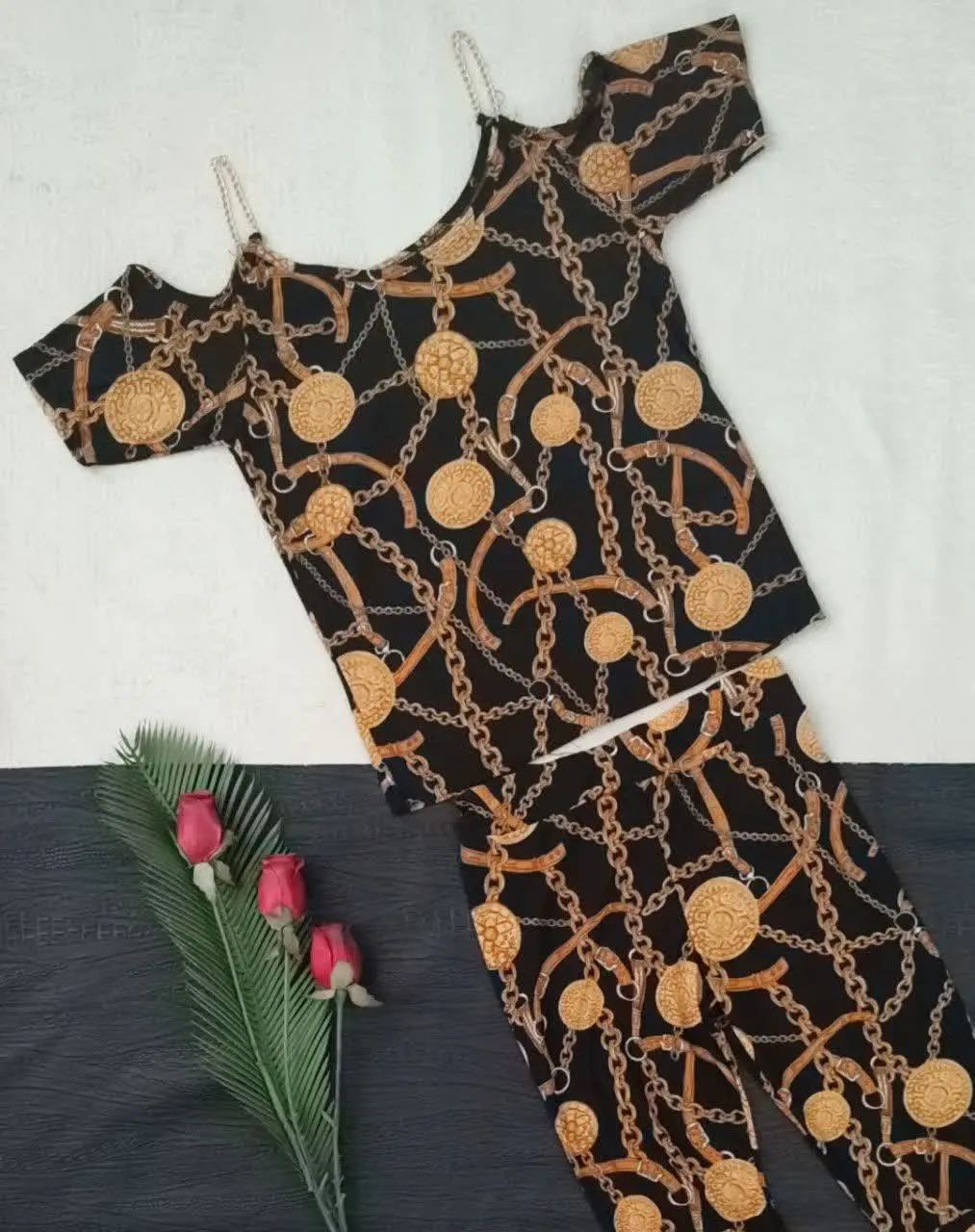 🔸 نام: تاپ شلوارک ورساچ زنجیری 
