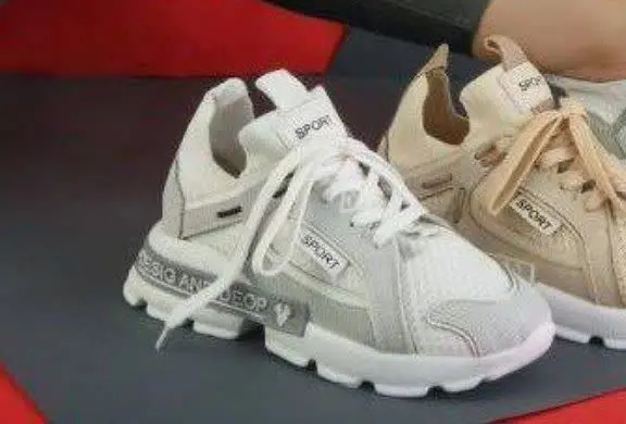 فقط ۳۷ رنگ طوسی
