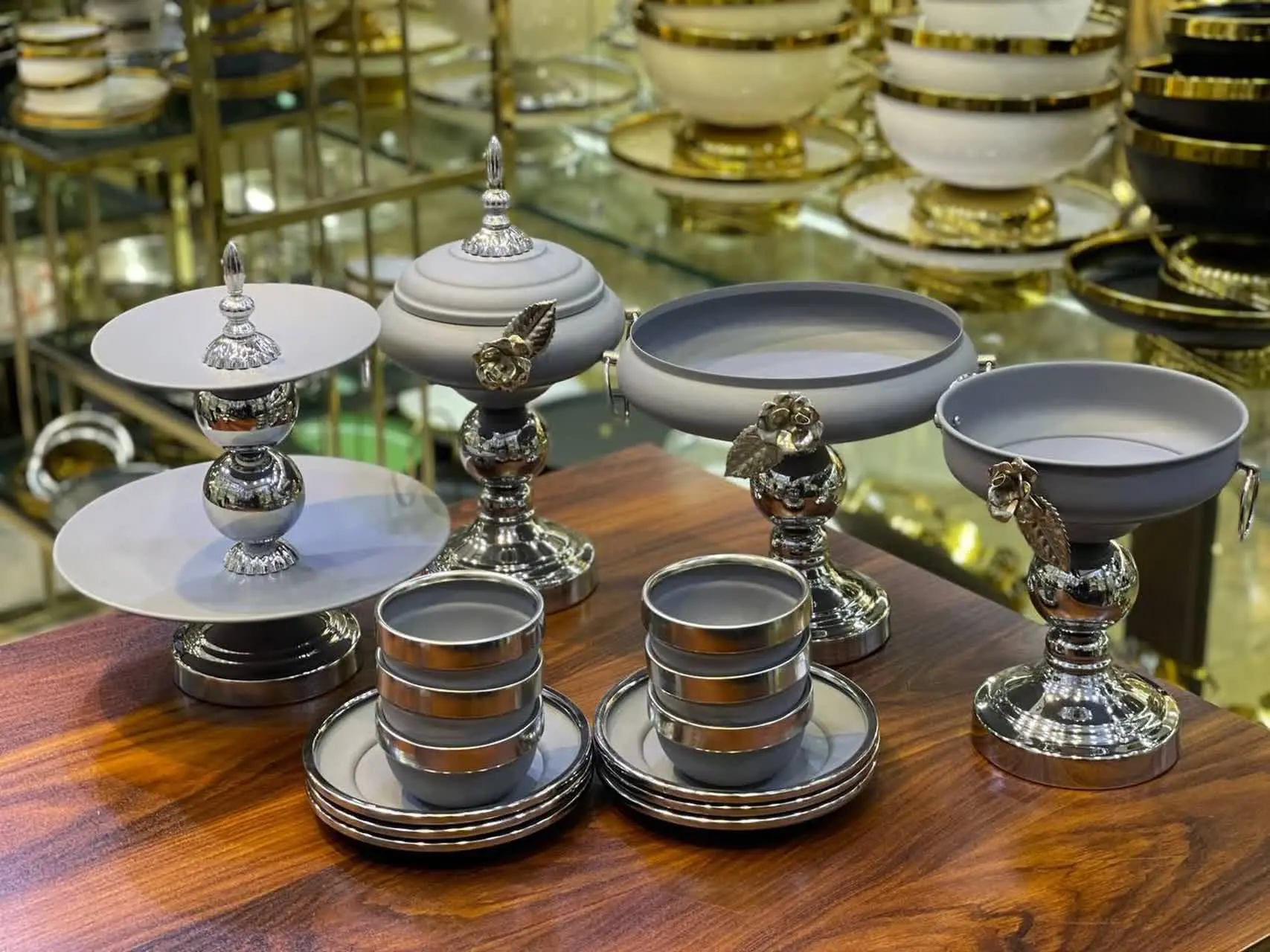 سرویس ۱۶ پارچه گل دار فقط رنگ طوسی 
