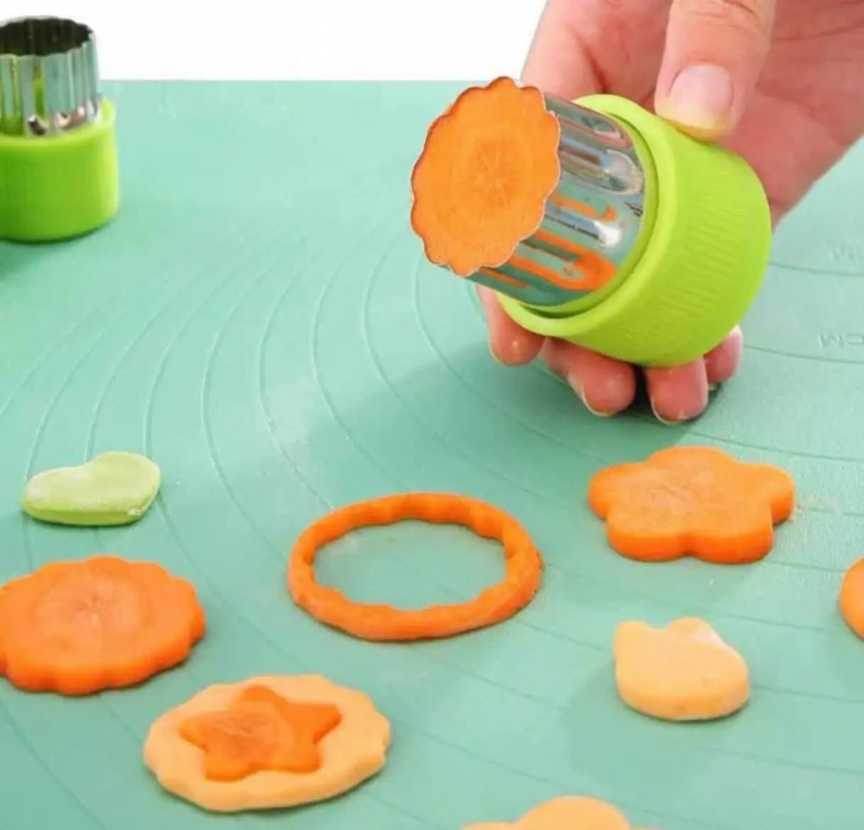 قالب شیرینی ۸ تکه سیلیکون دار 
