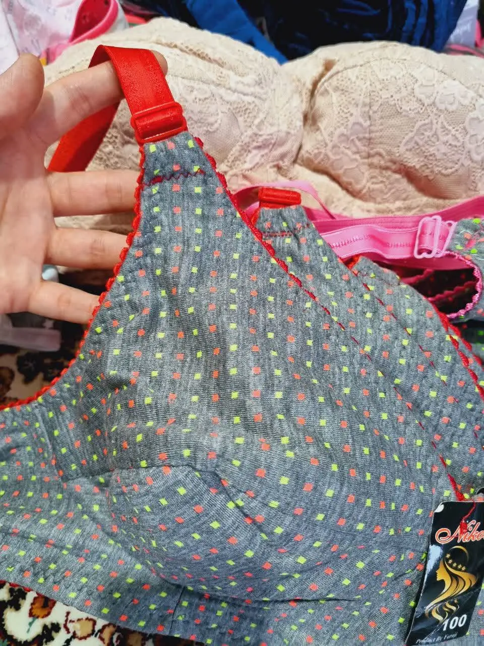 خانمهااااا این سوتین نخی‌های #اقتصادی رو یادتونه؟؟؟؟؟ 
